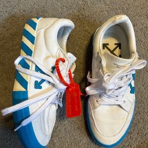 Off White (Size 39)